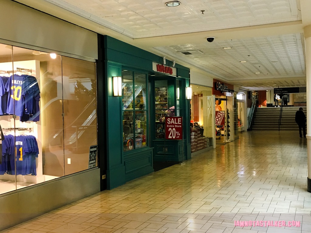 Westside Pavilion from Christmas with the Kranks-7473