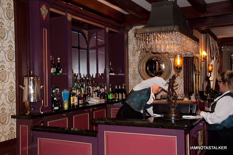 Disneyland-Inside-Club-33-44