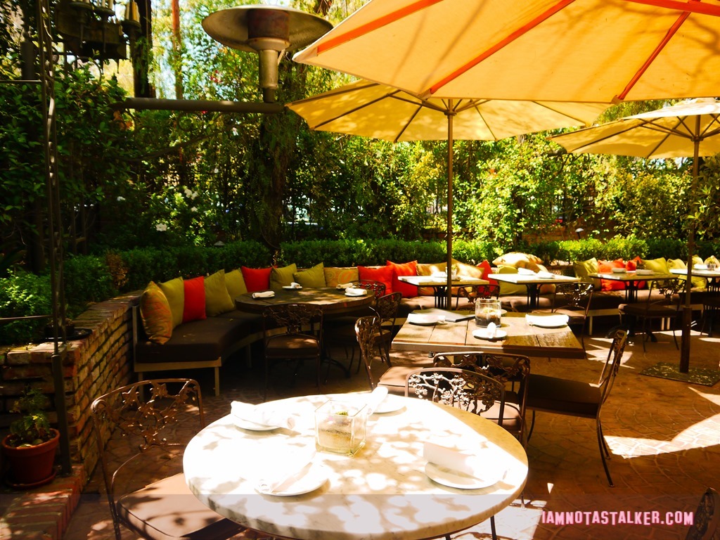 Villa-Restaurant-Woodland-Hills-Must-Love-Dogs-14-of-47