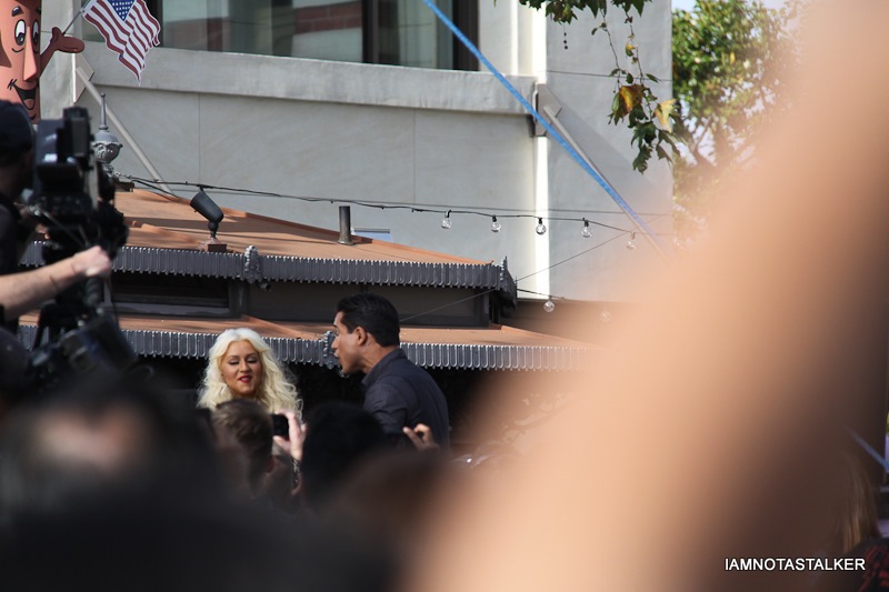 christina-aguilera-the-voice-extra-the-grove-144