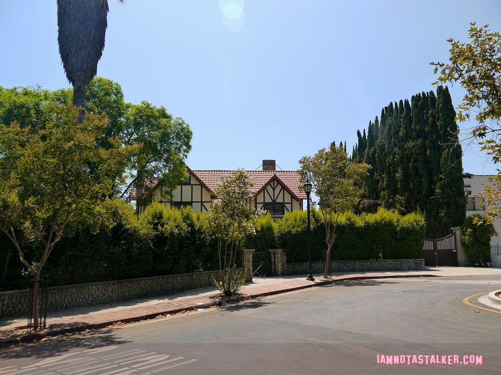 The Lights Out House-1200107