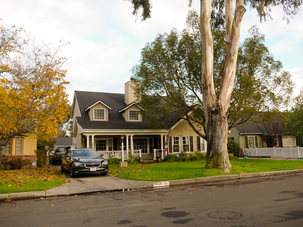 Leslie and Ben's New House - Parks and Recreat (1 of 6)