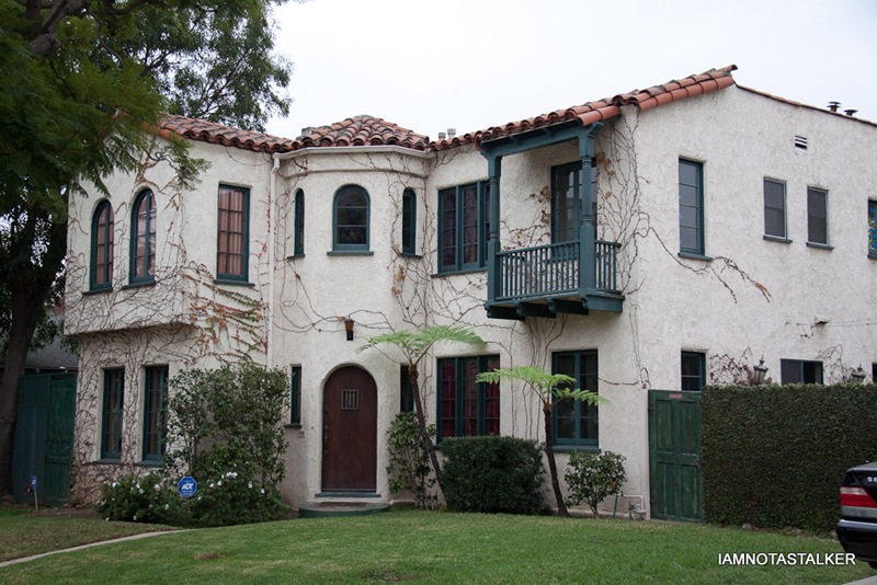 Modern-Family-Mitchell-and-Cameron-House-15