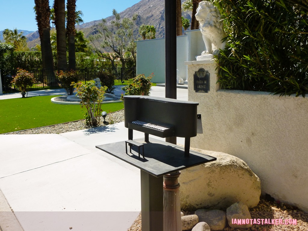 Liberace's Third Palm Springs House (12 of 23)