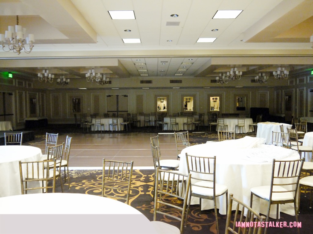 The Friends of Heaven Grief Retreat Hotel from Dead to Me (3 of 5)