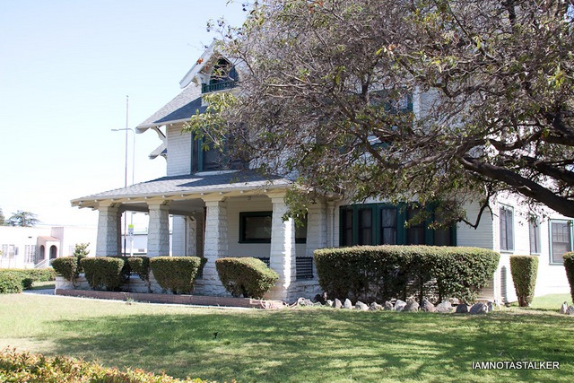Six-Feet-Under-Mortuary-2