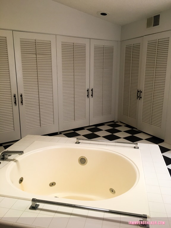 The Elvis Honeymoon Hideaway Tour-1176