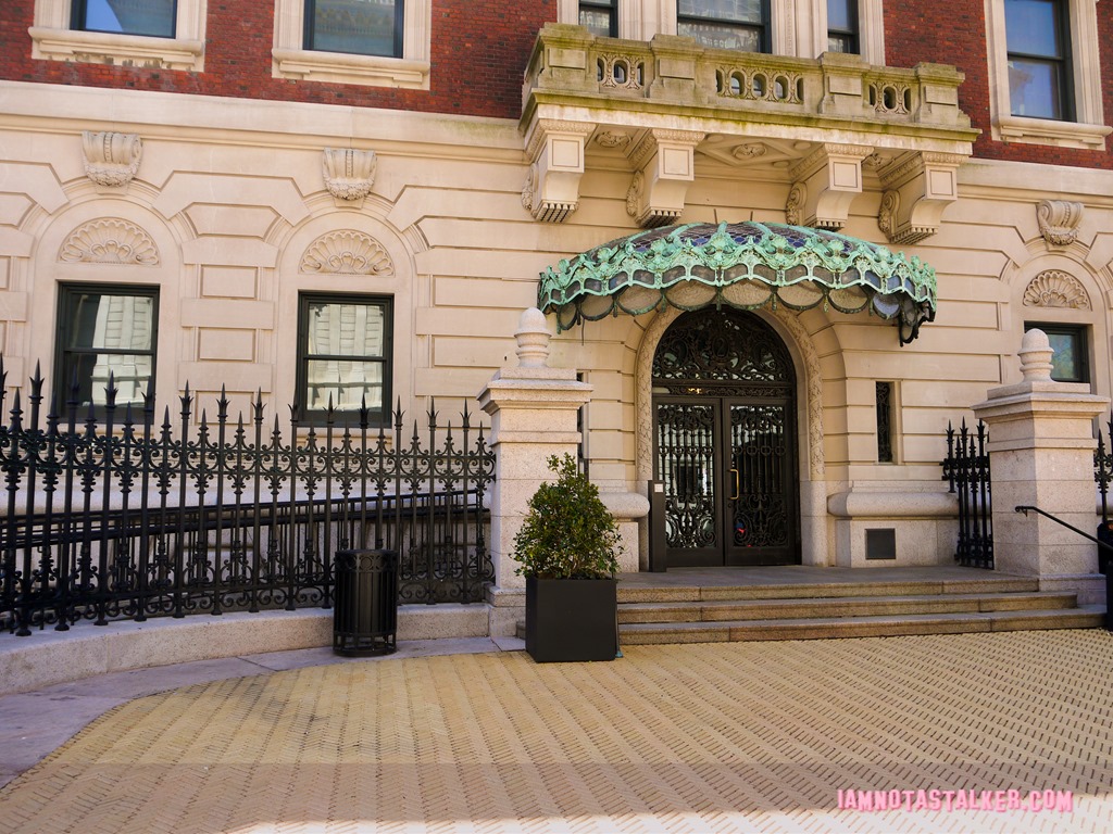 British Consulate from Jumpin' Jack Flash-9