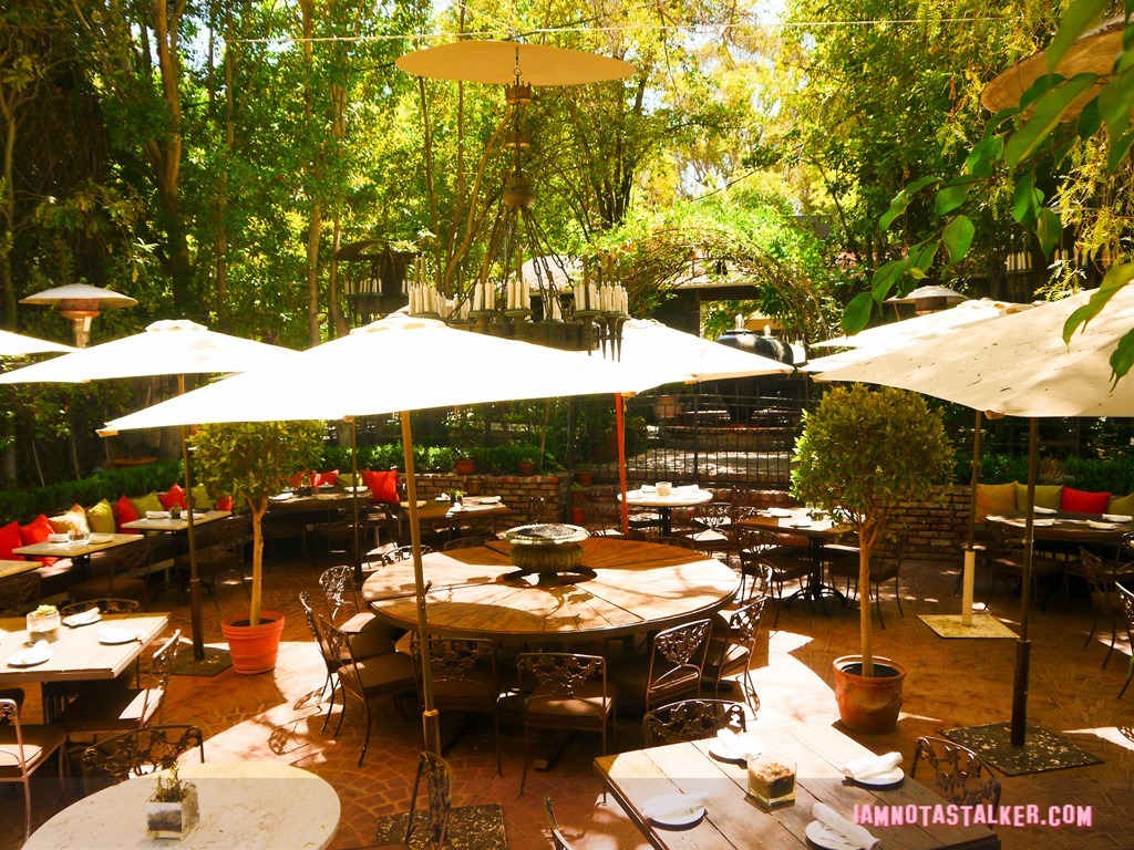 Villa-Restaurant-Woodland-Hills-Must-Love-Dogs-23-of-47