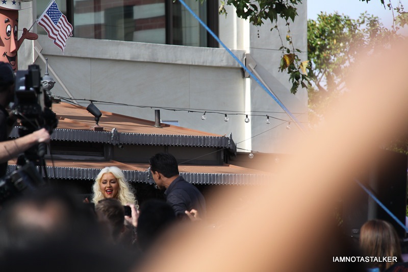 christina-aguilera-the-voice-extra-the-grove-145