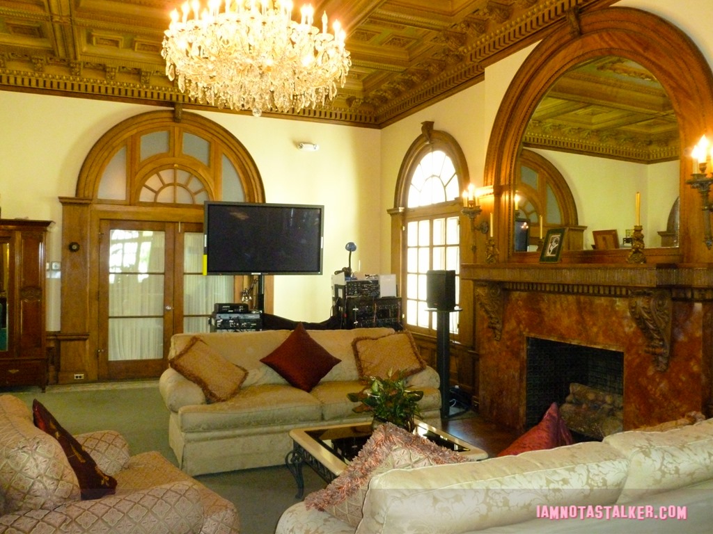 Guasti Villa from Veep-1030919