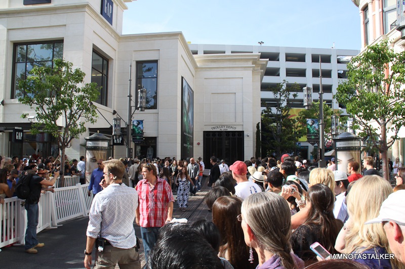 christina-aguilera-the-voice-extra-the-grove-21