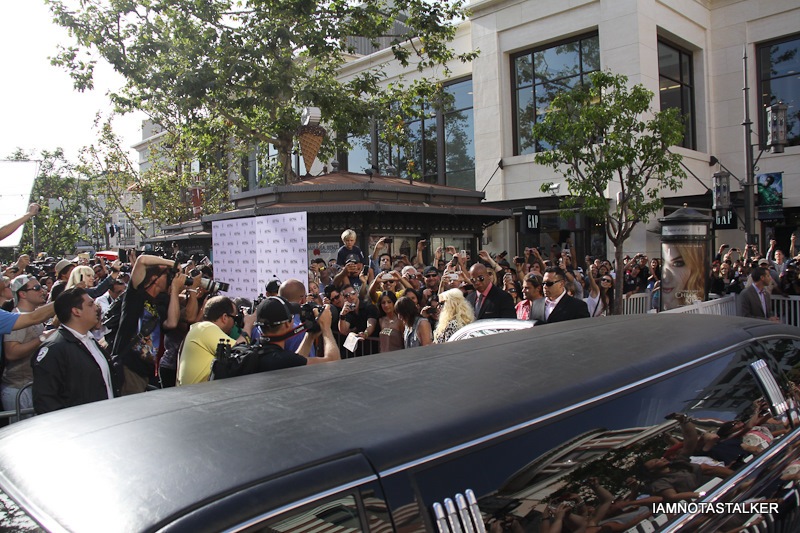 christina-aguilera-the-voice-extra-the-grove-83