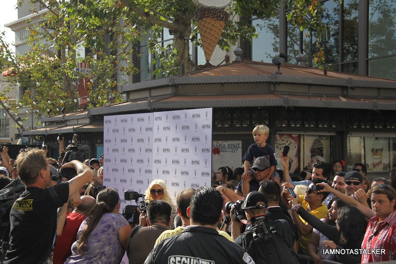 christina-aguilera-the-voice-extra-the-grove-126