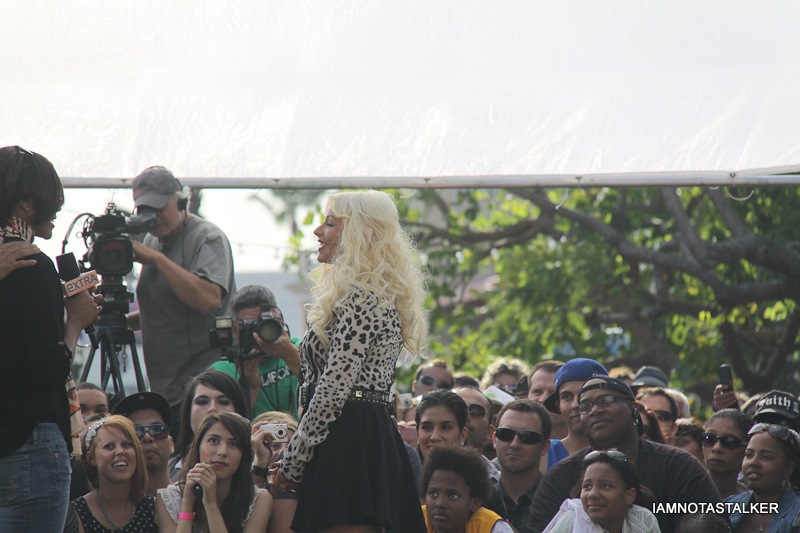 christina-aguilera-the-voice-extra-the-grove-190