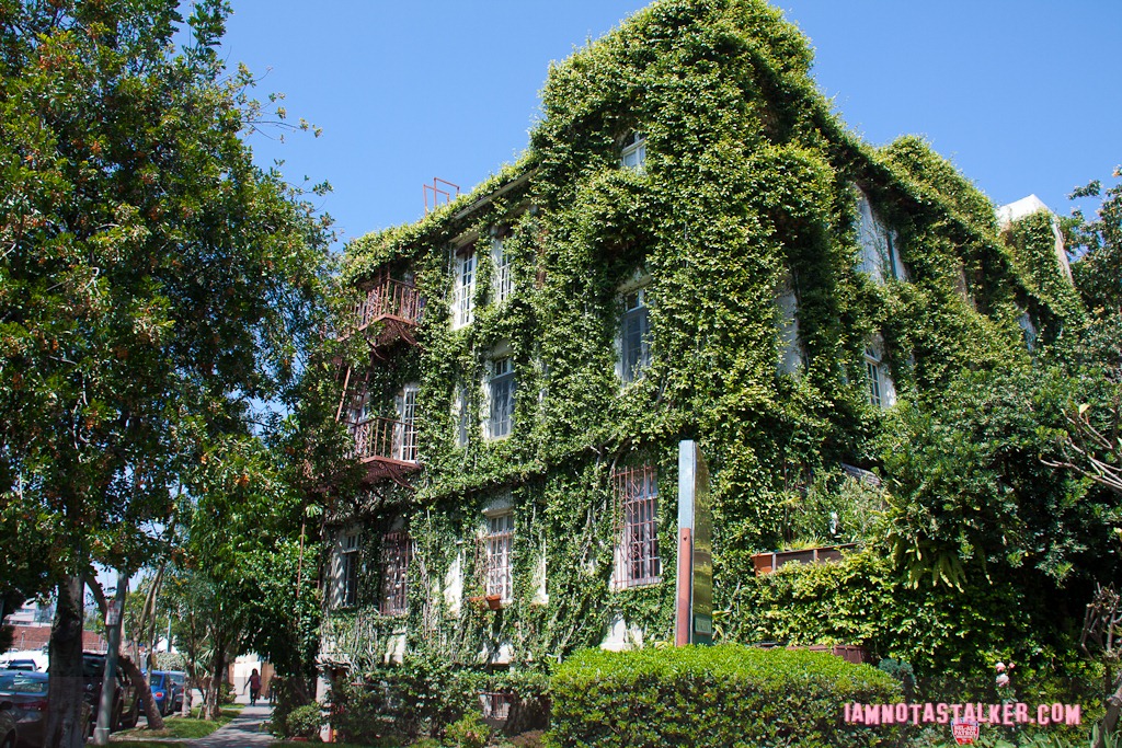 BoysNextDoorApartment-2028