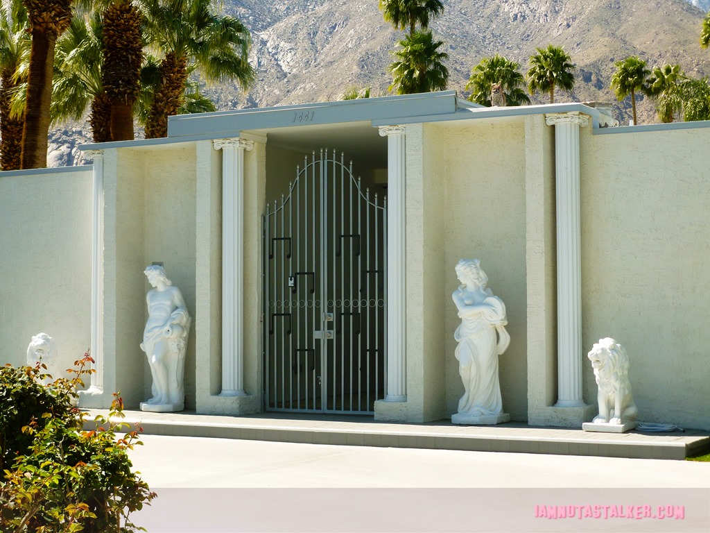 Liberace's Third Palm Springs House (18 of 23)