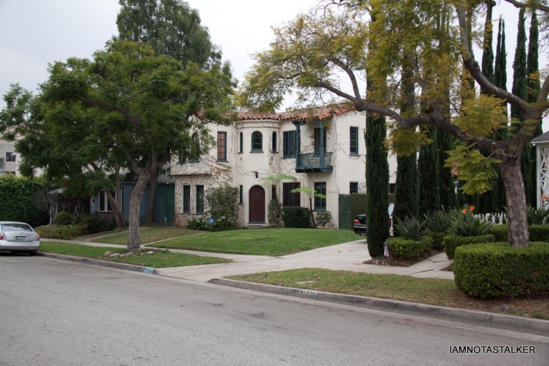 Modern-Family-Mitchell-and-Cameron-House-6