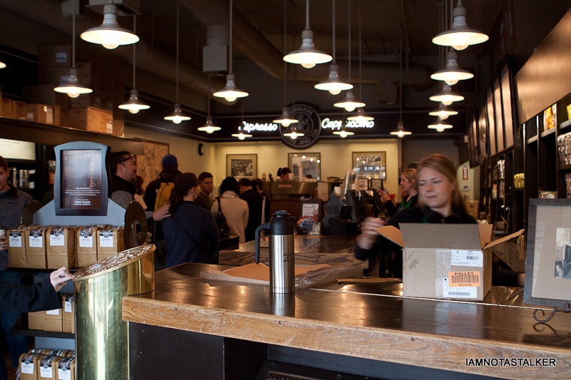 Pike-Place-First-Starbucks-3