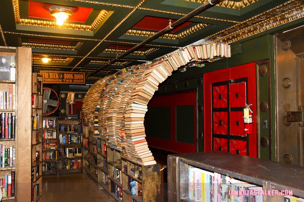 The-Last-Bookstore-Gone-Girl-21-of-38